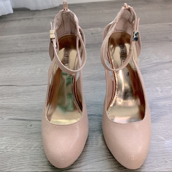Jennifer Lopez Blush Heels - Picture 2 of 10